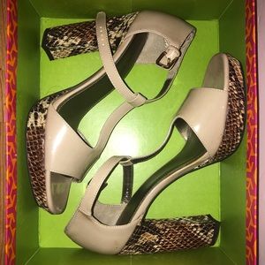 Bandolino snake print platform heels